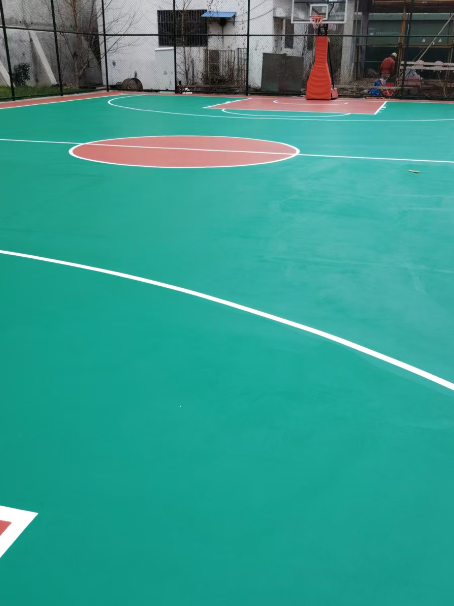 章贡 球场长期使用易出现地面开裂